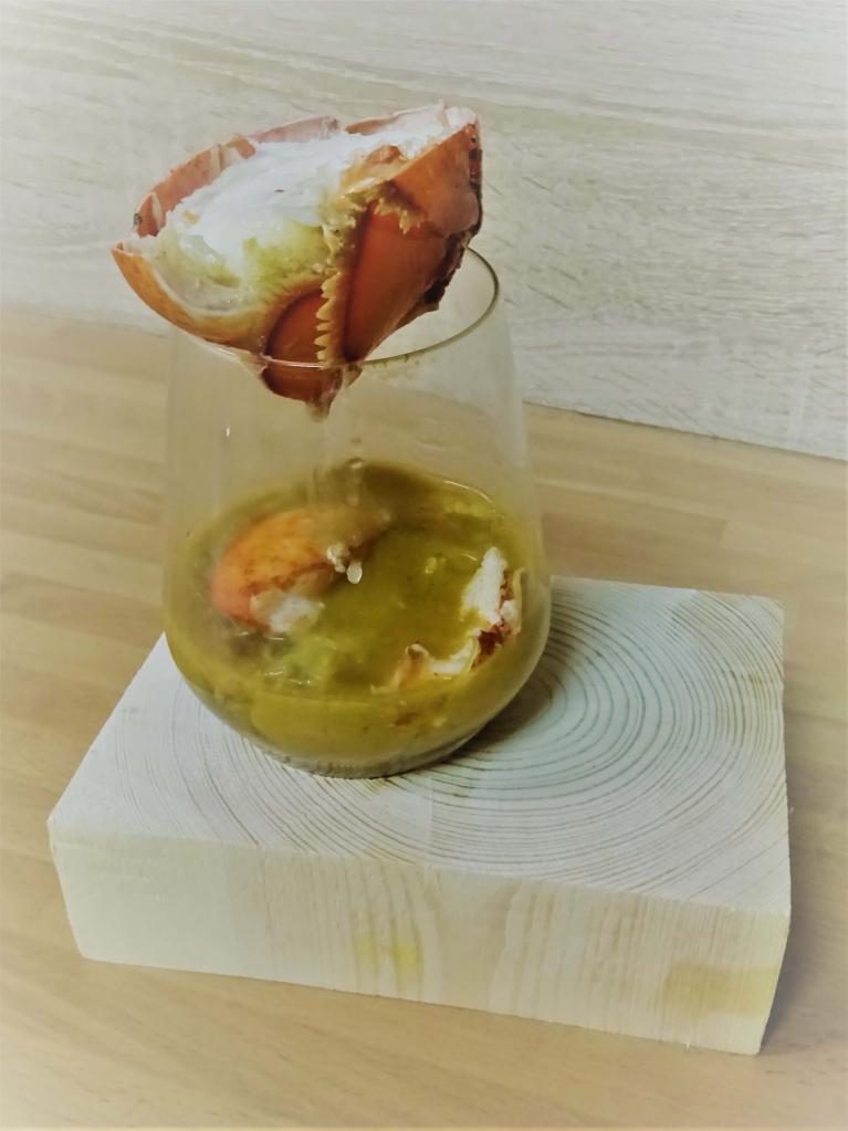 Homard aux girolles suivi de sa bisque